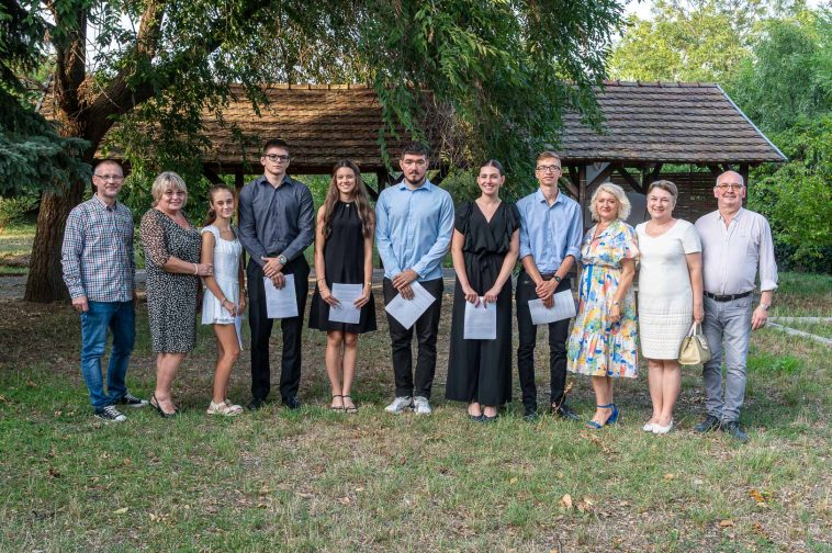 Az idei támogatottak és támogatók képviselői.