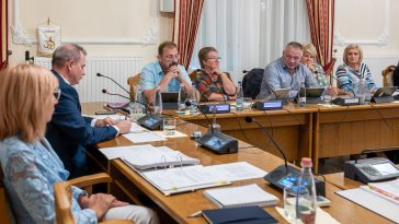 Csanádi László önkormányzati képviselő a 2025. szeptember 19-i ülésen zajlott vita során.