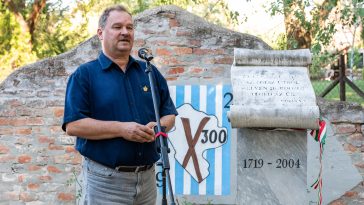 Hévizi Róbert beszédében kitért a település történetének sorsfordító időszakaira is, különösen a török hódoltság idejére és annak következményeire is.