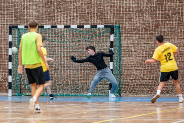 Nem volt egy súlycsoportban az FC Gold és a Los Lameros.