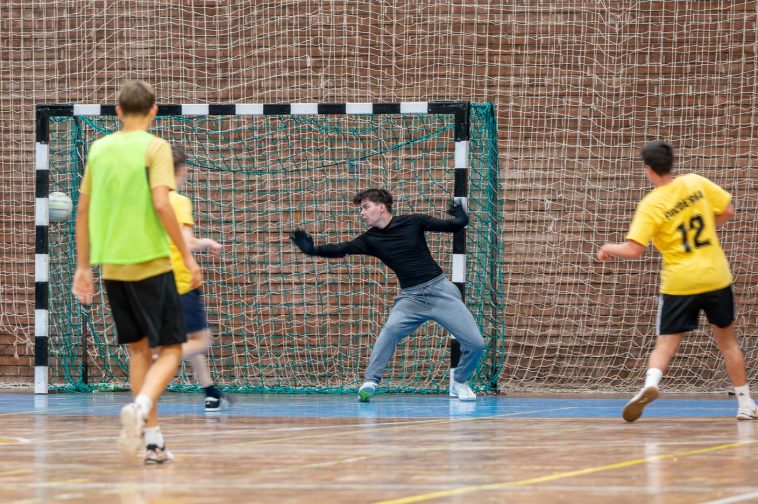 Nem volt egy súlycsoportban az FC Gold és a Los Lameros.