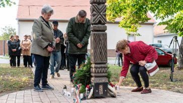 Az 1849. október 6-án kivégzett 13 aradi vértanúra és Batthyány Lajos miniszterelnökre emlékeztek Békésszentandráson.