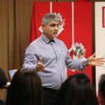 Dr. Kelemen Lajos előadásának fókuszában az okoseszközök használatának hatása a személyiségfejlődésre állt.