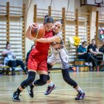 Szlovák Olívia küzdelme a labdáért és az esetleges pontokért.