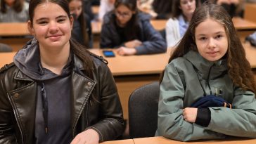 Demcsák Andrea (7. évfolyam) és Bartha Nikolett (8. évfolyam) képviselte a GFE Szarvasi Gyakorlót a XX. TELC Vármegyei Angol Versenyen.