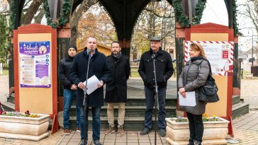 Hodálik Pál polgármester és dr. Dósa Zsuzsa, a Cervinus Teátrum ügyvezetője tartott sajtótájékoztatót a 2025-ös adventi rendezvényekről 2025. november 24-én.