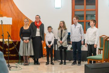 Körösparti Ágnes, Budai Barbara és gyermekeik, Molnár Hanna valamint Körösparti Barnabás, Körösparti Mátyás és Körösparti Benedek lépett fel a református templomban.