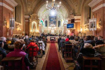 Advent harmadik vasárnapján a Szent István Filharmonikusok adtak ünnepi hangversenyt a Szent Klára római katolikus templomban.