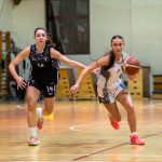 A Szarvas GFE Gyakorló játékosa, Mészáros-Hunya Bella fehérben.