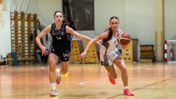 A Szarvas GFE Gyakorló játékosa, Mészáros-Hunya Bella fehérben.
