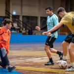 Buzás Bálint (kapuban) és Sonkoly Lajos Luigi igyekszik megakadályozni Szklenár Kristóf gólszerzését.