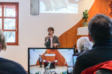 Dr. Kis Klára, teológus, lelkész, vallástanár-nevelő, az iskolai agresszió és egyházi iskolák témakörben tartott előadást.