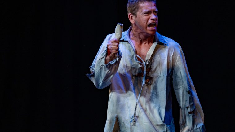 Boronyák Gergely Arthur Miller A salemi boszorkányok című drámájában John Proctor szerepét alakította.