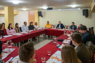 Programegyeztető tanácskozást tartottak a Cervinus Teátrum Pinceklubjában 2026. január 26-án.