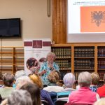 Albániáról tartott úti beszámolót Ruzsányi Anna a Városi Könyvtárban 2026. február 13-án.