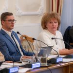 Jambrik Ramola ismerteti a költségvetést Szarvas Város Önkormányzata 2026- február 11-i testületi ülésén.