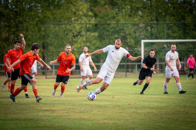 Hétfőtől Borgulya Tamás és Sovány Pál vette át a Csabacsűdi GyLSE irányítását. A képen előtérben Borgulya Tamás, a háttérben Sovány Pál.