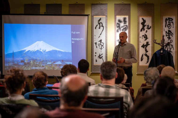 Lovász György második alkalommal kalauzolta el az érdeklődőket a távoli, ezúttal a vidéki Japánba.