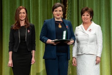 Kiss-Hegyi Anita kulturális kapcsolatokért felelős államtitkár, Csasztvan Zsuzsanna és Závogyán Magdolna kultúráért felelős államtitkár.