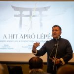 Lázár Zsolt nemrégiben tért haza egy ázsiai körútról, amelynek egyik legmeghatározóbb állomása Japán volt. Az erről tartott előadásának a címe – „A hit apró lépései” volt.