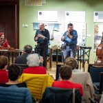 A Békés Banda Népzenei Műhely négy kiváló zenésze különféle felállásokban mutatta be a magyar népzene sokszínűségét.