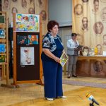 Rómer Ilona művésztanár a kiállítás megnyitóján.