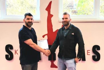 Ruzsinszki György edző és Rohony Miklós, a Szarvasi Mozzarella Kft. ügyvezető igazgatója.