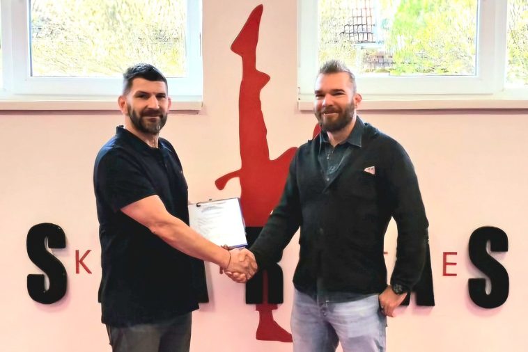 Ruzsinszki György edző és Rohony Miklós, a Szarvasi Mozzarella Kft. ügyvezető igazgatója.