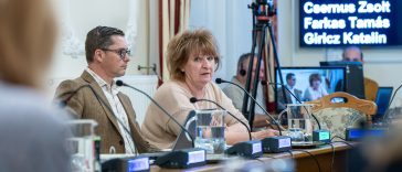 Jambrik Ramola pénzügyi osztályvezető a 2026. március 26-i testületi ülésen.