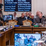 A 2026. áprilisi testületi ülésen a Szrnka Gábor szociális ügyintéző mutatta be Szarvas demográfiai helyzetét.