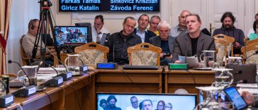 A 2026. áprilisi testületi ülésen a Szrnka Gábor szociális ügyintéző mutatta be Szarvas demográfiai helyzetét.
