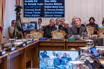 A 2026. áprilisi testületi ülésen a Szrnka Gábor szociális ügyintéző mutatta be Szarvas demográfiai helyzetét.