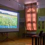 A Botanica Tinctoria kiállításhoz kapcsolódó előadást tartott Tóth Tamás ökológus a Tessedik Sámuel Múzeumban.