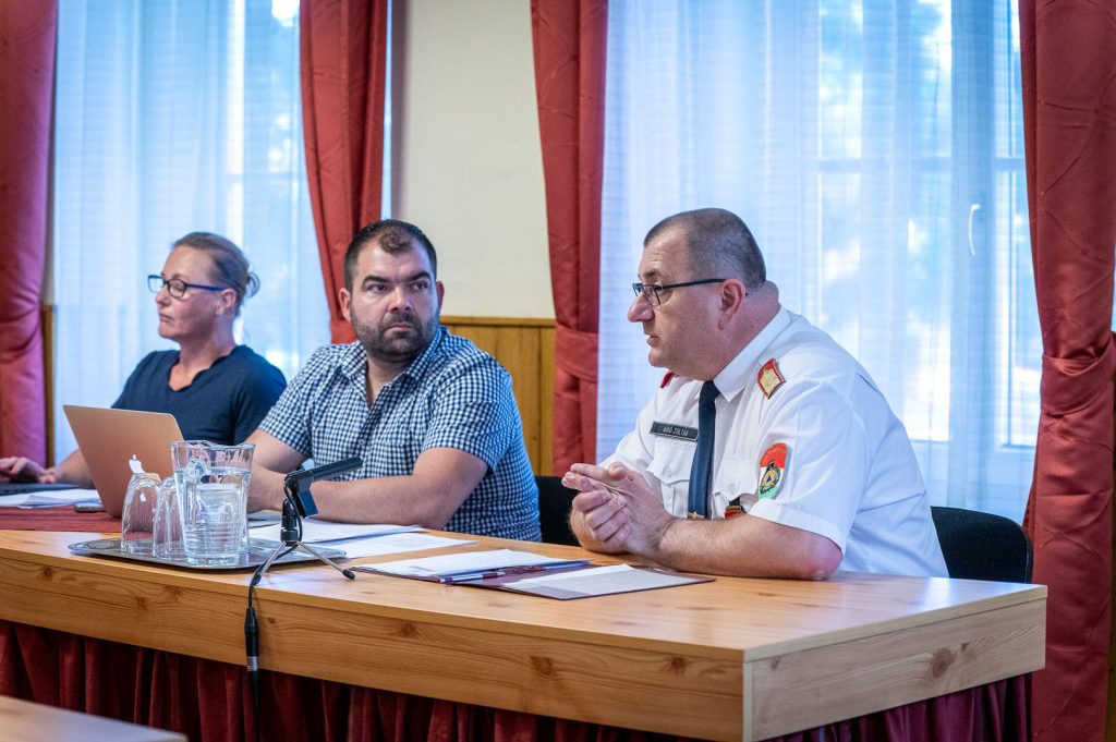 Bíró Zoltán tűzoltó alezredes, tűzoltóparancsnok elmondta, Szentandráson csupán két esetben volt szükség a tavalyi nagy vihar miatti beavatkozásra.