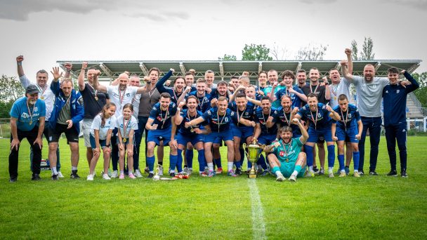 A Szarvasi FC 1905 bajnokcsapata szombaton megkapta megérdemelt díjait és a serleget.