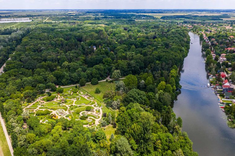 A Szarvasi Arborétum a Körössel, illetve a Mini Magyarország Makettparkkal 2026. május 31-én.