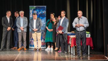 Csasztvan András a 17. Országos Gyermek Néptáncosok Szólótáncversenyének eredményhirdetésén.