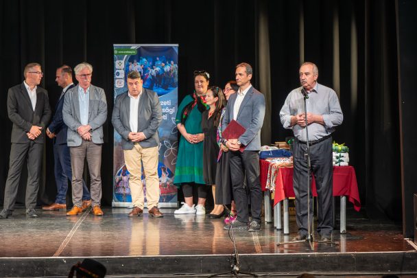 Csasztvan András a 17. Országos Gyermek Néptáncosok Szólótáncversenyének eredményhirdetésén.