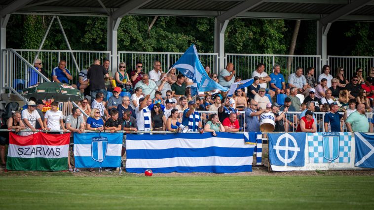 Régen látott számú szurkoló gyűlt össze, hogy megnézze a Szarvasi FC 1905 - Sándorfalva SK NB III-as seljetezőt.