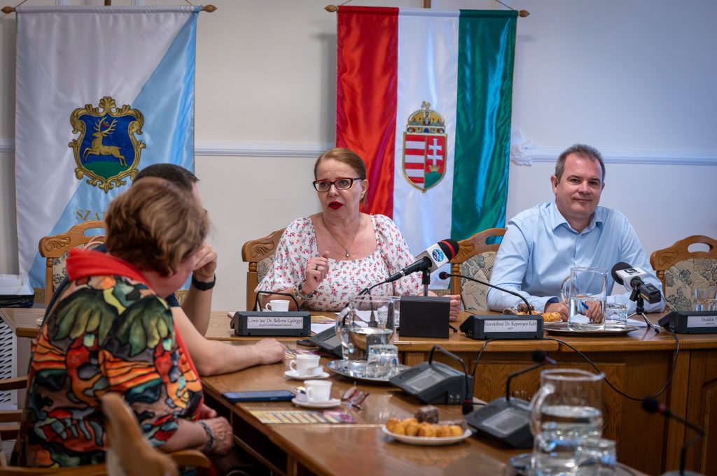 A Cervinus Művészeti Fesztivál 2026-os programján Hodálik Pál polgármester és Dósa Zsuzsanna, a Cervinus Teátrum igazgatója kalauzolta végig a az érdeklődőket.