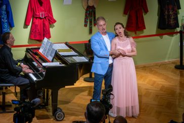Clementis Tamás és Tatai Nóra operaénekes a Melis Györgyre emlékező koncerten.