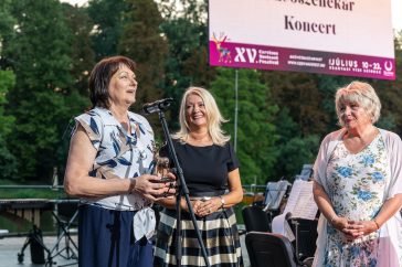 Dombóvári Zita, Petneházi Andrea, illetve Závogyán Judit, a Szarvasért Alapítvány kuratóriumi tagja, illetve elnöke.