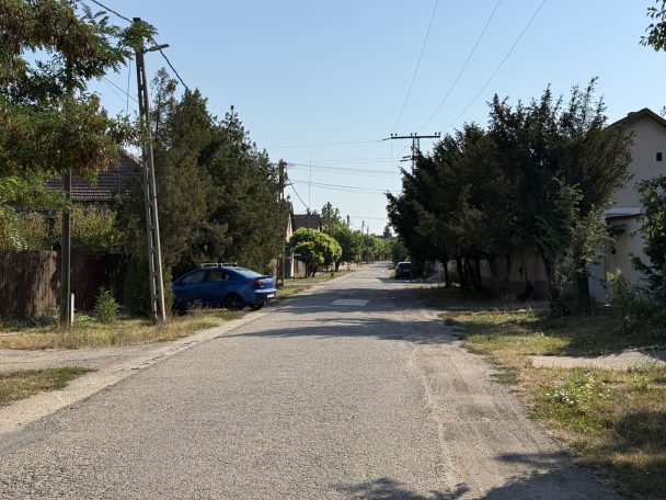 A Szent László utcára nagyon ráfér már a felújítás.