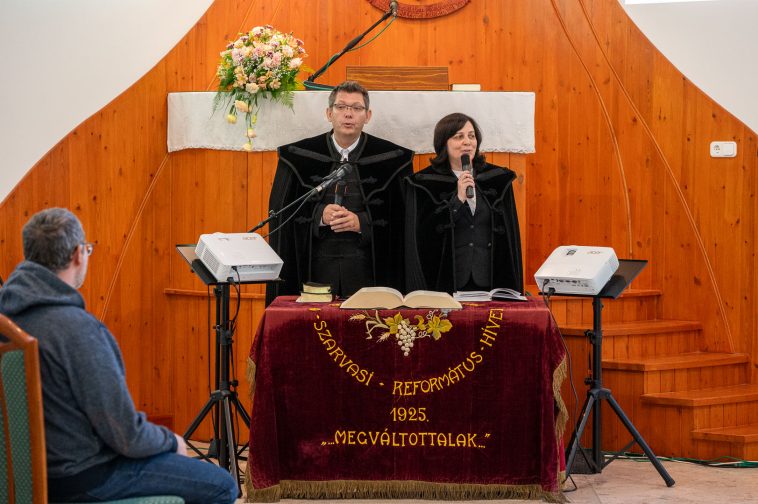 Az alkalmakon Baráth János és felesége, Baráth Andrea gyulai református lelkész házaspár szolgál.