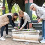 Nárciszültetés a hospice és palliatív ellátás világnapján a Zenepavilonnál 2026. október 10-én.
